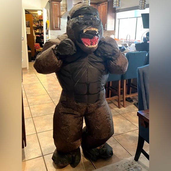 Rubie’s inflatable gorilla costume: King Kong Skull Island adult costume